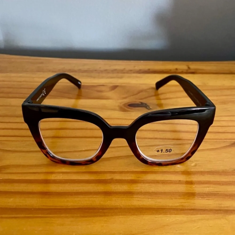 Vince Camuto Brown Tortoiseshell Cat-Eye Readers +1.50. New